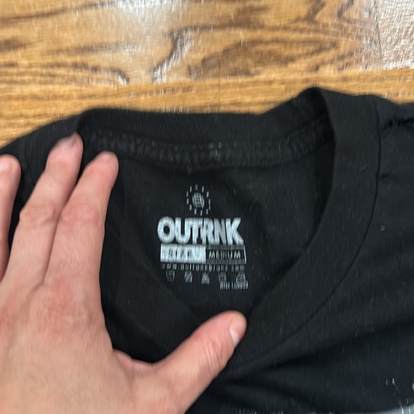 T shirt outrnk size m men good condition - Picture 3 of 3